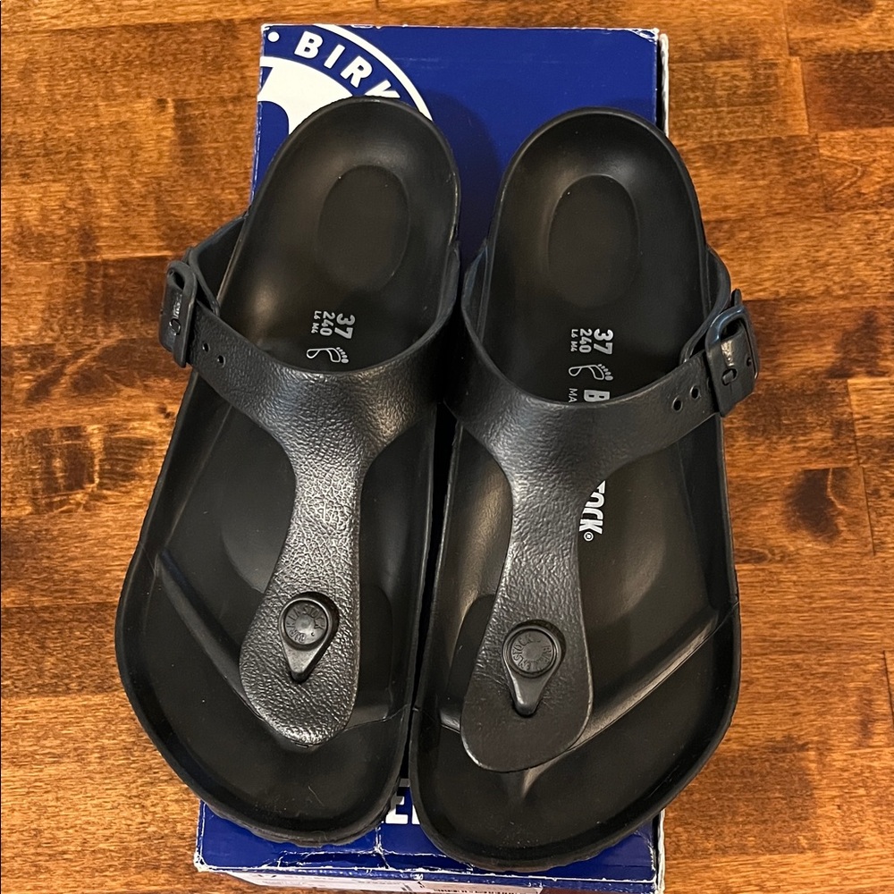NEW WITHBirkenstock Gizeh Black Sandals